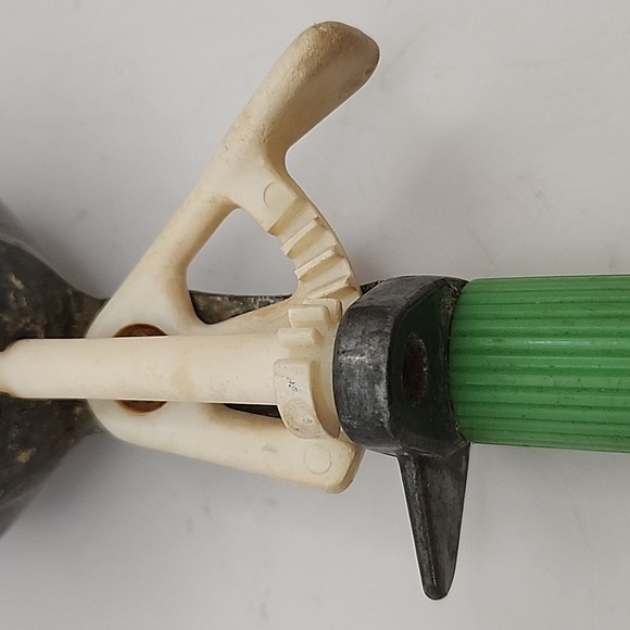 Vintage Ice Cream Scoop with Green Plastic Handle - Picture 6 of 7